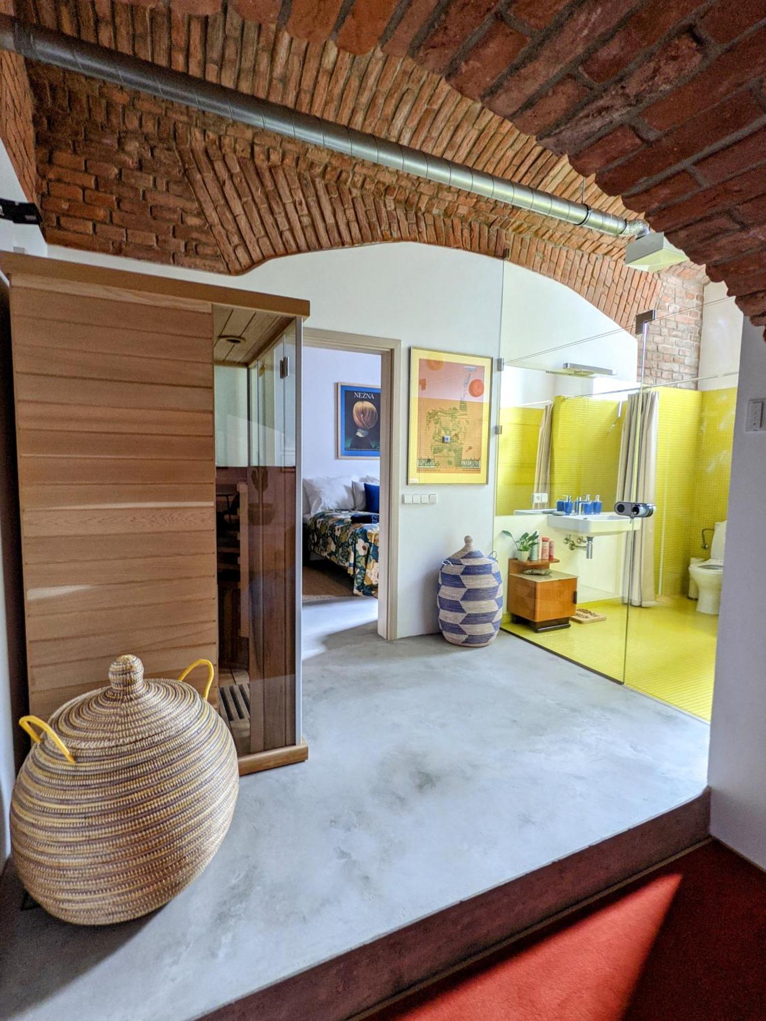 Romantic And Atypical Apartments In Prague'S Montmartre Екстер'єр фото